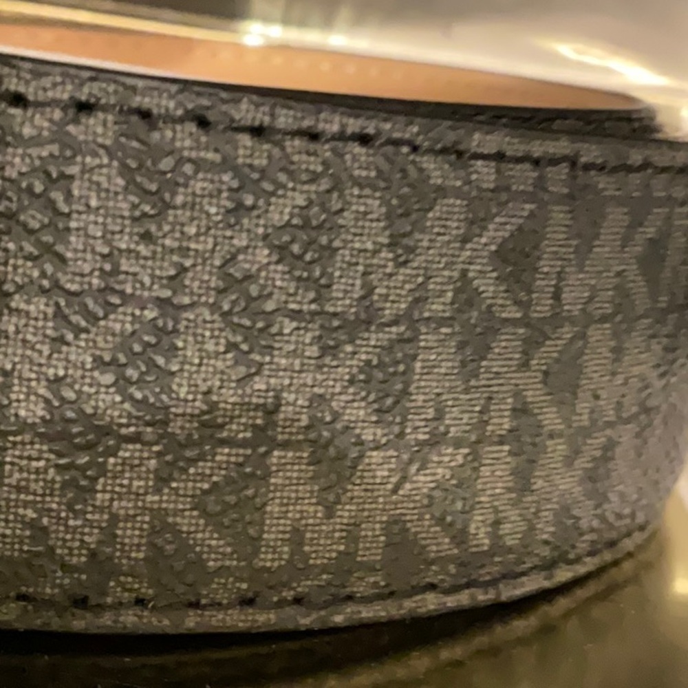 Michael Kors Women's Vegan leather Belt with gold buckle and accents. Size Large - Picture 2 of 8